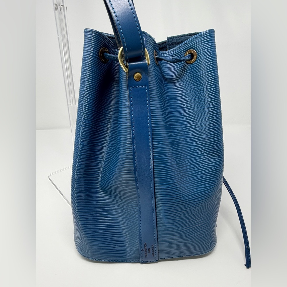 Louis Vuitton Blue Epi Noe MM Shoulder Bag - Picture 2 of 15